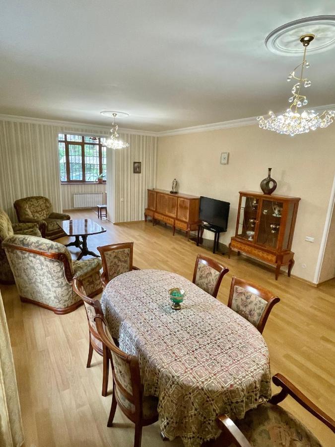 Apartment in the center of Jerevan Buitenkant foto